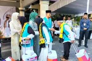 Wali Kota Mataram Melepas Keberangkatan 393 Calon Haji Embarkasi Lombok 