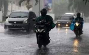 BMKG Prakirakan Cuaca Hari Ini, Senin (27/4), Mayoritas Kota-kota Besar Berpotensi Hujan, Jakarta dan Bandung Hujan Ringan
