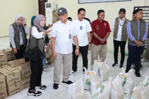 Jangan Sampai Telat, Ini Perintah Tegas Wadirut Bulog Saat Sidak Bansos di Medan