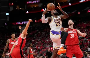 Rockets Tahan Laju Lakers, Spurs di Ambang Lolos Berkat Aksi Impresif Wembanyama