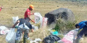 TNGGP Gelar Aksi Bersih-bersih Sampah di Jalur Pendakian Gunung Gede Pangrango