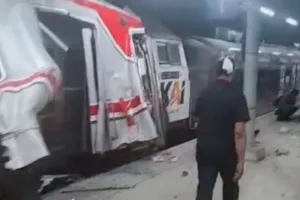 KRL vs Argo Bromo di Stasiun Bekasi Timur: 4 Tewas, 5 Penumpang Masih Terjepit