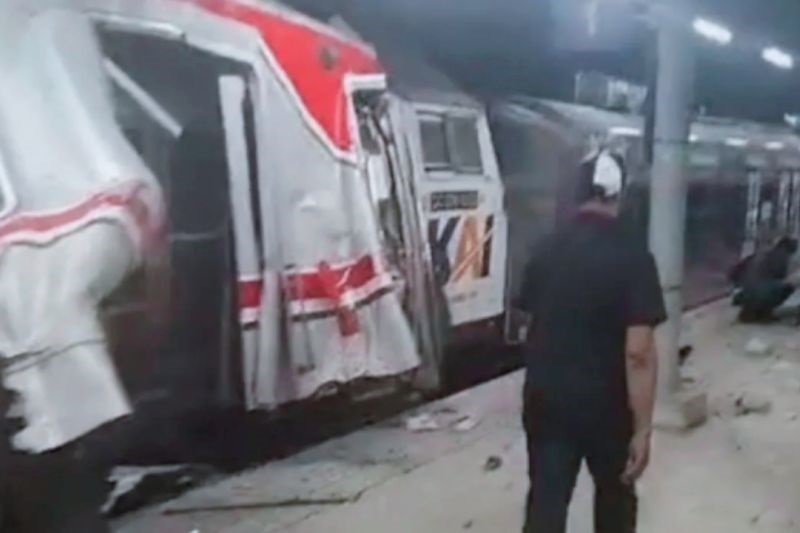 KRL vs Argo Bromo di Stasiun Bekasi Timur: 4 Tewas, 5 Penumpang Masih Terjepit? — INDONESIA — ERYU PROJECT