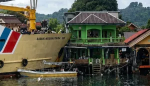 KM Sabuk Nusantara Nabrak Rumah dan Perahu Nelayan di Banda Neira, Pelni Pastikan Ganti Rugi 