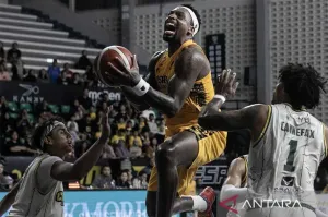 Kesatria Bengawan Solo Kalahkan Tangerang Hawks dengan Skor Tipis 100-98