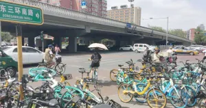 Mulai 1 Mei, Pengendara Motor Listrik di Beijing Wajib Pakai Helm