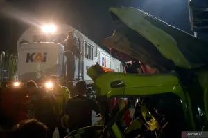 Terjadi Lagi, Truk Mogok di Perlintasan KA Dihantam Commuter Line Kertosono-Malang, KAI Minta Warga Disiplin 