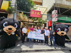 Delegasi CAJ Kunjungi Toko Roti Legendaris Fung Wong, Melvin Chan