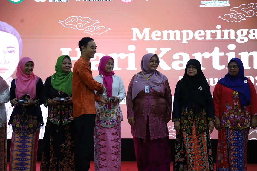 Peringati Hari Kartini, Optik Melawai Mendonasikan 1.000 pasang Kacamata, untuk Perempuan di Jakarta Timur 