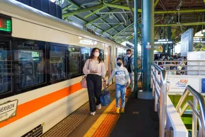 Ada Peringatan Hari Buruh, 12 Kereta Api Jarak Jauh Berhenti di Jatinegara
