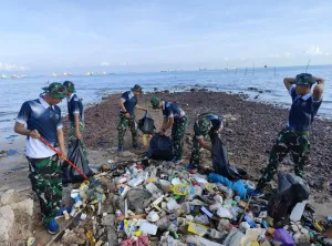 Sathantai Kodaeral IV Gelar Aksi Bersih Pantai Tanjung Uma