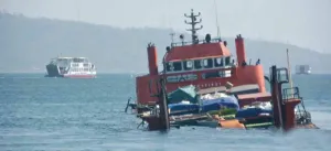 Gulkarmat Evakuasi 8 Penumpang Kapal KM Iwan yang Mati Mesin Perairan di Pulau Tidung