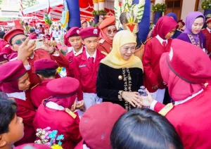 Khofifah Ajak Wujudkan Generasi Indonesia Unggul Lewat Program Jatim Cerdas  