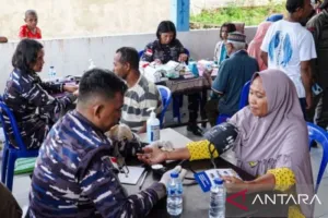 Kodaeral IX Ambon Gelar Layanan Kesehatan Gratis di Pulau Seram Lewat KRI Dorang-874