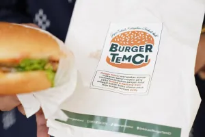Mengenal Burger TemCi: Inovasi Mahasiswi UNS yang Angkat Derajat Kentang Kleci Boyolali
