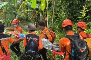 SAR Gabungan Evakuasi Lansia Hilang di Perkebunan Rambunan-Minahasa