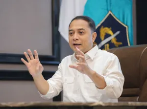Awasi Langsung Aduan Warga, Wali Kota Surabaya Buka Hotline WhatsApp 'Lapor Cak Eri'