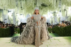 Beyoncé Tampil Memukau di Met Gala dengan Gaun Olivier Rousting 