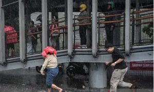 BMKG Prediksi Cuaca Jakarta Hari Ini: Hujan Ringan hingga Petir, Waspada Sore Hari