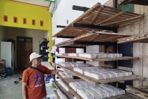 Ukuran Menyusut, Harapan Tak Surut: Kisah Perajin Tempe di Ponorogo Hadapi Harga Kedelai