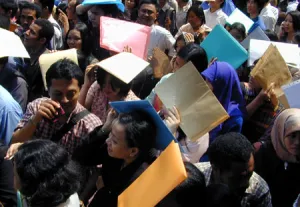 Ekonomi Tumbuh, Lapangan Kerja Seret: Ada yang Keliru di Kebijakan Fiskal