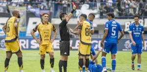 Mengapa Laga Persija Kontra Persib Digeser ke Samarinda? Alasan Ini Penyebabnya!