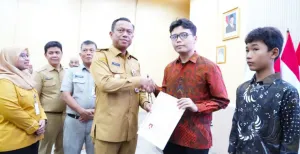 Pemkot Jaktim Bantu Akses Pendidikan 297 Warga Lewat Pemutihan Ijazah