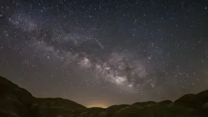 Hujan Meteor Eta Lyrids akan Menghiasi Langit Malam, Catat Waktu dan Cara Melihatnya 
