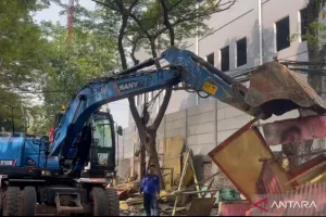 Pemerintah Kota Jakarta Barat Bongkar Bangunan Liar di Cengkareng