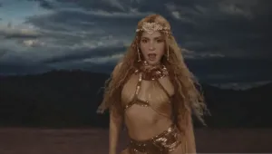 Shakira Gunakan Hiasan Kepala Karya Rinaldy Yunardi di Video Klip Choka Choka