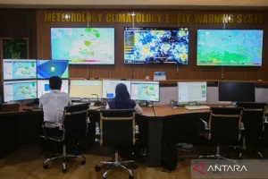 BMKG Prakirakan Sebagian Besar Wilayah Indonesia Hujan Ringan pada Jumat