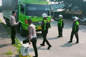 Polres Karawang Ungkap Dugaan Penyalahgunaan Solar Subsidi dari Truk Parkir Liar