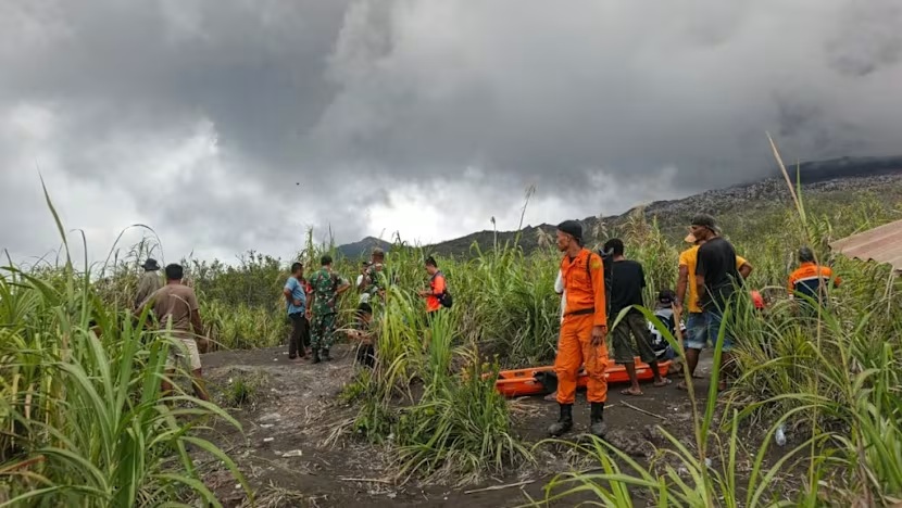 Gunung Dukono Terus Erupsi, Pencarian Tiga Pendaki Tetap Dilanjutkan Meski Terhambat 