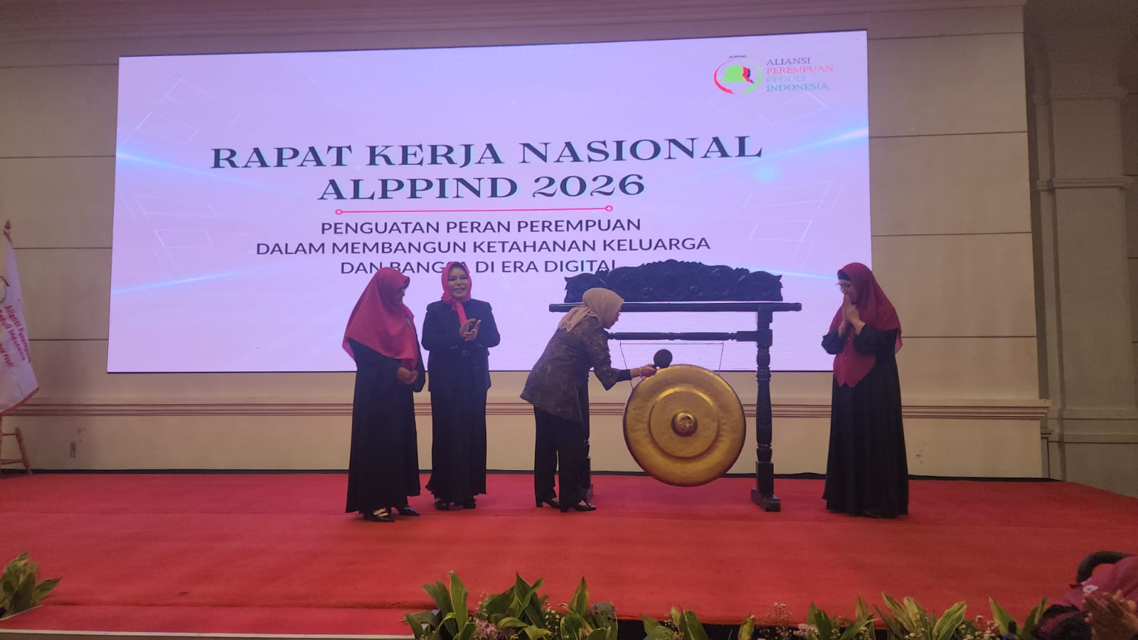 Perempuan Benteng Ketahanan Keluarga Hadapi Tekanan Ekonomi Digital dan Risiko Ruang Siber Anak
