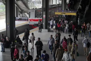 PT KAI: Penerapan Kebijakan WFH Sebabkan Volume Penumpang Commuter Line Jabodetabek Turun