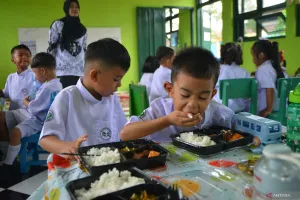 Belajar dari Jepang, Indonesia Diminta Bangun Makan Siang Sekolah Berbasis Petani Lokal