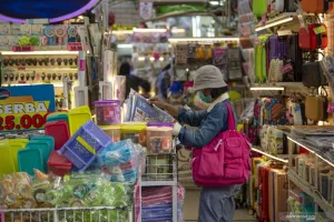 Keyakinan Konsumen Stagnan, Bukti Masyarakat Masih Cemas Kondisi Ekonomi