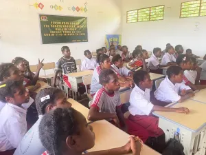 Satgas TMMD Ke-128 Kodim 1710/Mimika Edukasi Bahaya Narkoba dan Lem Aibon kepada Pelajar