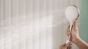 Tekanan Air Rendah Tantangan Hunian Urban, Penggunaan Shower Berteknologi Tinggi jadi Solusi