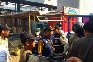 Meresahkan, Satpol PP Amankan Lima “Pak Ogah” di Jalan RE Martadinata Jakut