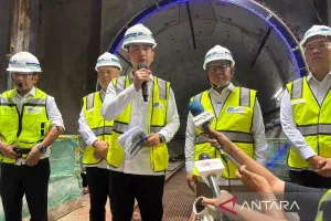 Wapres Gibran Tinjau Progres MRT Fase 2A, Pastikan Beroperasi 2027