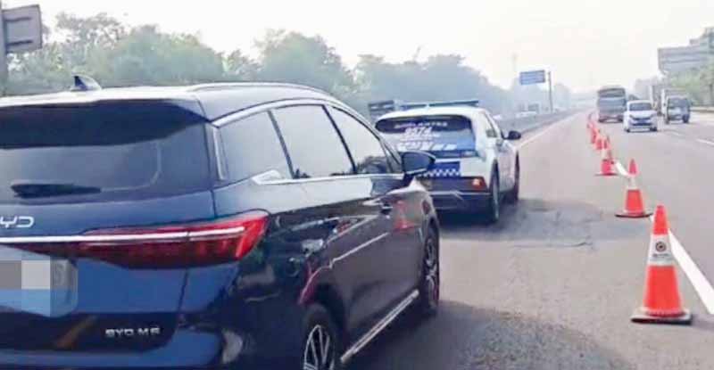 Jasamarga Berlakukan "Contraflow" di Tol Japek KM 55-65 untuk Pecah Kemacetan Libur Panjang