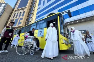 Layani Jamaah Haji, Petugas Halte Bus Shalawat Siaga 24 Jam 
