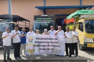 Pemprov Sultra Salurkan 52 Ton Beras dan 3.060 Liter Minyak untuk Korban Banjir