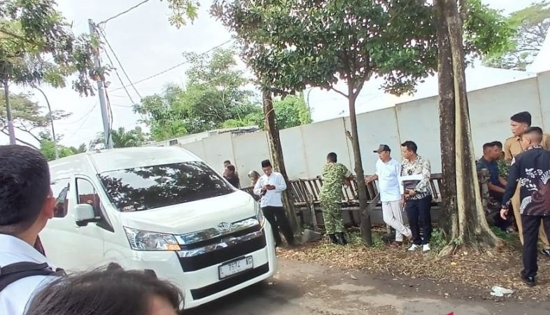 Prabowo Resmikan 1.061 KMP di Nganjuk, Warga Antusias Sambut Kedatangan Presiden