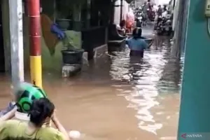 Banjir Satu Meter Lebih Merendam Kebon Pala Jakarta Timur pada Selasa pagi