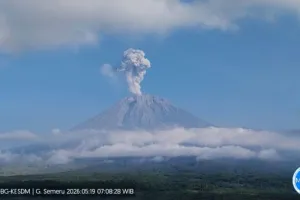 Gunung Semeru Kembali Erupsi Tiga Kali dengan Letusan hingga 1 Kilometer