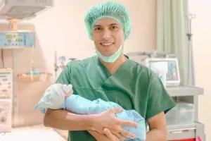 Sembilan Tahun Menanti, Aktor Rifky Alhabsyi Akhirnya Punya Momongan lewat Program Bayi Tabung