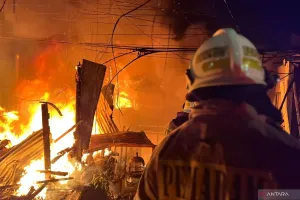 Kebakaran Hanguskan Dua Rumah di Duren Sawit Jaktim, Diduga Gara-gara Korsleting Listrik
