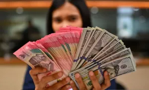Rupiah Anjlok ke Rekor Terendah, IHSG Turun Lebih 4 Persen